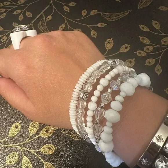 White Memory wire Beaded Bracelet. 5 strands connected. - Picture 4 of 5